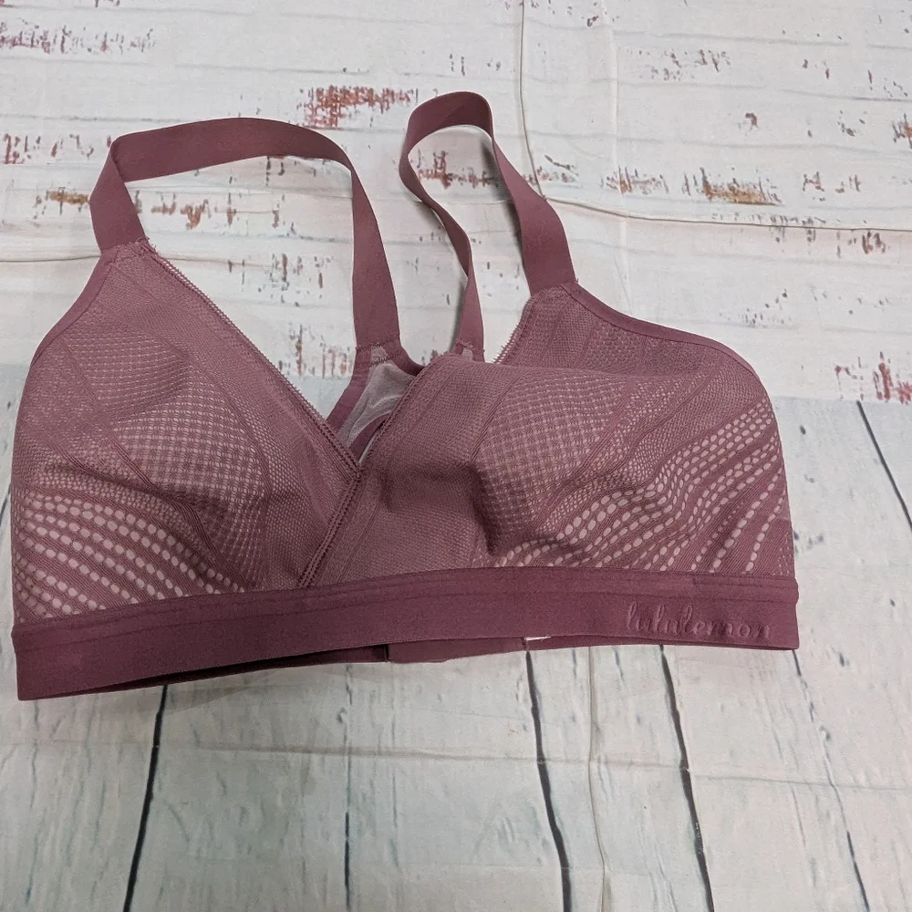 Lululemon awake to lace sports bra - Picture 7 of 8